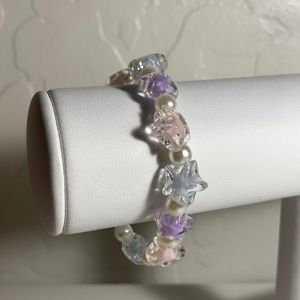 Handmade pearl pastel stars bracelet (looks a lot better on!!)